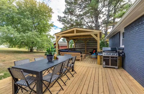 Hendersonville House | Spacious 4-bedroom house in adorable Hendersonville with AC