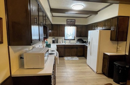 Shepherdsville House | Spacious 4-bedroom house in serene Shepherdsville with AC