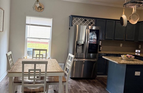 Charlotte House | Spacious 4-bedroom house near to everything in Charlotte