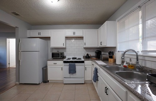 Frayser House | Spacious 4-bedroom house in delightful Memphis with AC, WiFi