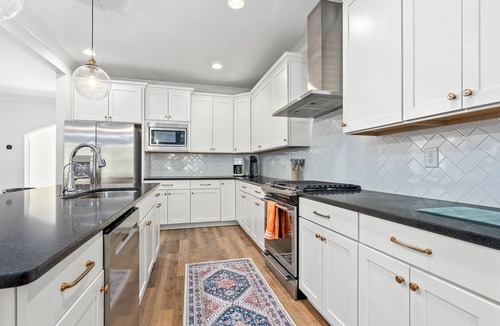 Auburn House | Spacious 4-bedroom house in beautiful Auburn - Sleeps 12+