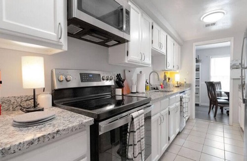 Franconia House | Spacious 4-bedroom townhome in Alexandria with parking and exercise equipment.