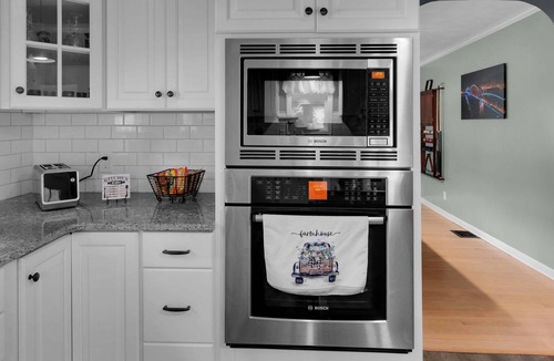 Jeffersonville - Clarksville House | Spacious 4-bedroom home in Clarksville IN. accommodates 16. gourmet kitchen.