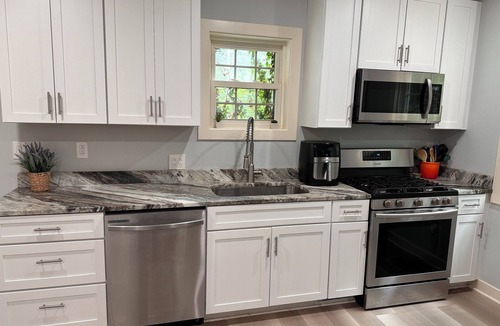 Harters Heights House | Spacious 4 Bedroom with Loft in Harter Heights. Walk to Notre Dame!