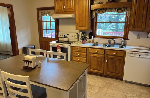Christiansburg House | Spacious 4-BR House Close to Everything in Christiansburg, Blacksburg & Radford