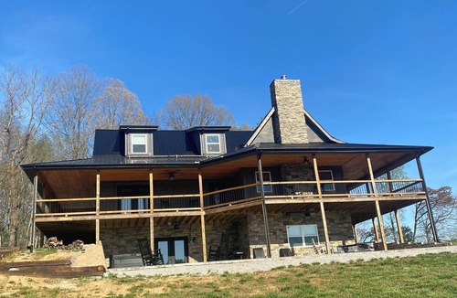 Burkesville House | Spacious 4-BR house w/wraparound porch, fire pit area and hot tub -Sleeps 18-20