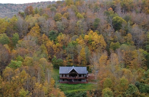 Slaty Fork House | Spacious 4B w/private Loft Minutes from Snowshoe