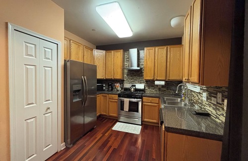 Schaumburg House | Spacious 4BR-2.5 bath Family-Friendly Retreat sleeps 8