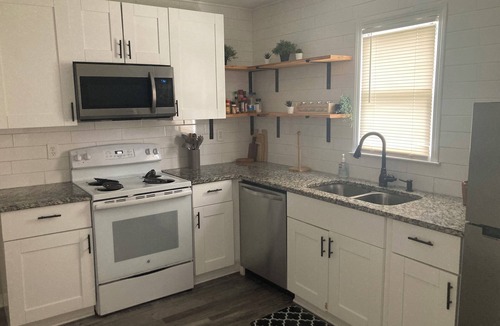 West End House | Spacious 4BR/3BA house in West End with AC, W/D, and WIFI close to downtown