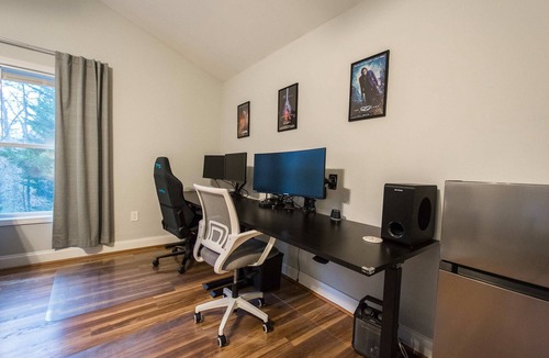Skyland House | Spacious 4BR Retreat w Free Tix Fire Pit Grill