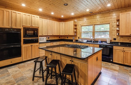 Maurertown House | Spacious 5,200-Sq-Ft Cabin in Shenandoah Valley