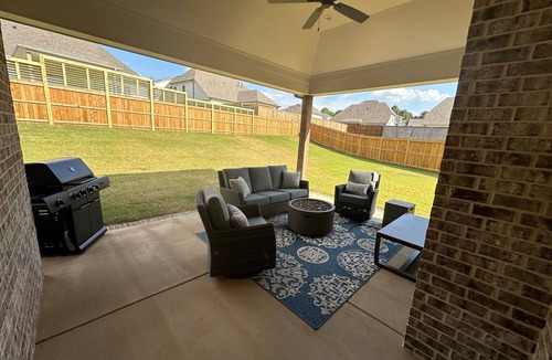 Oxford House | Spacious 5-bedroom, 3.5-bath home in Oxford: 4 miles from The Square!