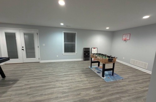 Jeffersontown House | Spacious 5-bedroom house in soothing Louisville with AC