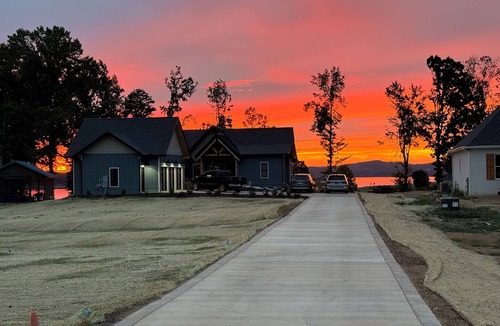 Baneberry House | Spacious 5-bedroom home in beautiful White Pine, Family Friendly, Pet Friendly