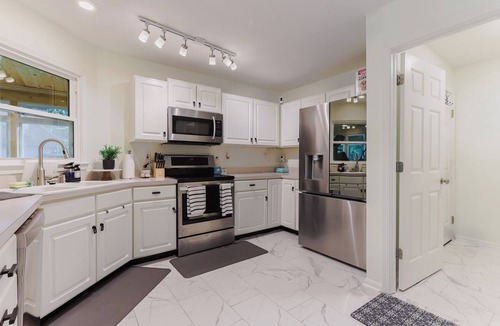 Lexington House | Spacious 5-bedroom house with fitness room in charming Lexington
