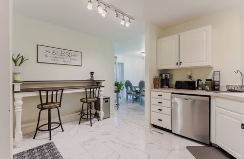 Lexington House | Spacious 5-bedroom house with fitness room in charming Lexington