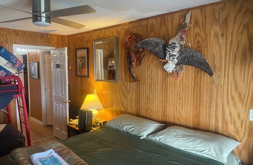Delacroix Cabin | Spacious 5-bedroom lodge in brilliant Delacroix with AC, WiFi
