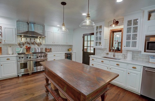 Gainesville House | Spacious 5-bedroom Lake Lanier home with Boathouse, WiFi & Whole House Generator