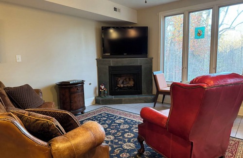 Martinsville House | Spacious 5-bedroom house with WiFi and AC in charming Martinsville