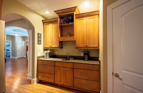 Sevierville House | Spacious 5-bedroom house in serene Sevierville with Pool and free WiFi