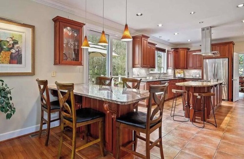 Darnestown Villa | Spacious 5-bedroom villa in peaceful Potomac with AC and gym