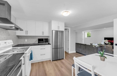 St. Catharines House | Spacious 6BR Full Home Near Niagara Falls & Wine