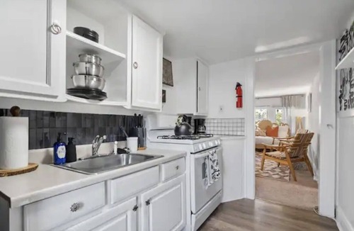 Westfield House | Spacious 9Bed 3Bath Home.Yard/Parking/Firepit/Wine