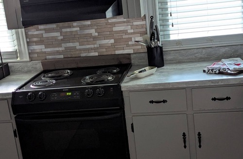 Fountain House | Spacious and Modern 5-bedroom Historic House in Charming Fountain NC!