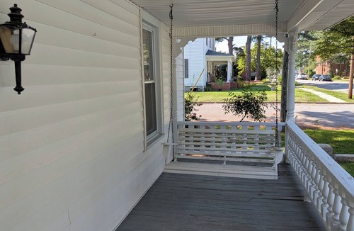Fountain House | Spacious and Modern 5-bedroom Historic House in Charming Fountain NC!