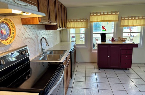 Brooks House | Spacious and peaceful sanctuary, only minutes to city!