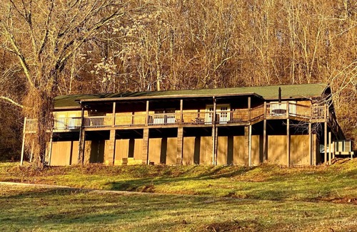 Thompson's Station Cabin | Spacious Cabin with Large Porch and Beautiful Views