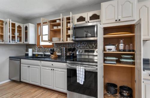 Laurelville Apartment | Spacious Cabin Near Hocking Hills and Caves with Hot Tub and Firepit