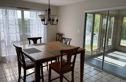 Grubville House | Spacious Cabin Retreat - Sleeps 12 -1hr from STL