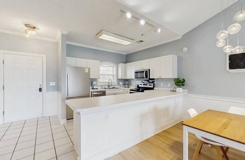 Central Myrtle Beach Condo | Spacious condo with pool, fast WiFi, washer/dryer & central AC