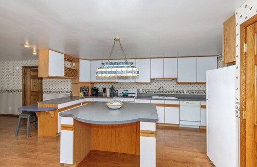 Grand Junction House | Spacious Country Home & 15 minutes from Lake Michigan