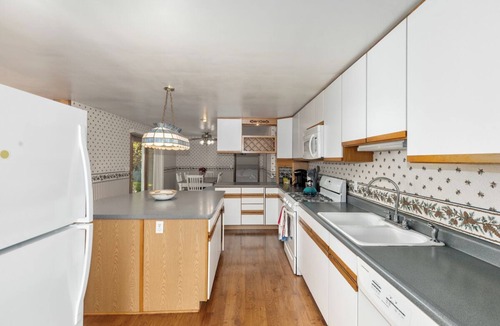 Grand Junction House | Spacious Country Home & 15 minutes from Lake Michigan