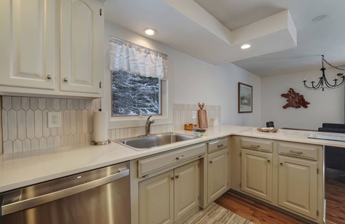 Boyne City House | Spacious, cozy, private setting home close to Boyne Mountain and Deer Lake