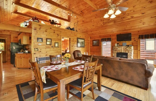 Pigeon Forge House | Spacious Cubby Bear Cabin