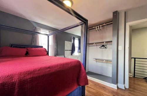 Washington Bed & Breakfast | Spacious DC Getaway Modern Comfort Walk-In Shower Near Metro