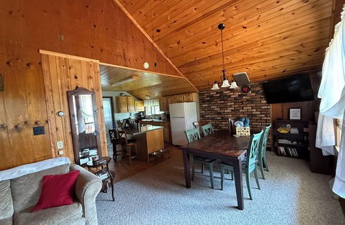 Suring House | Spacious Dog Friendly House in Oconto County