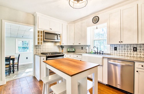 Montreat Cottage | Spacious dog-friendly Montreat cottage with firepit, mountain views, & patio