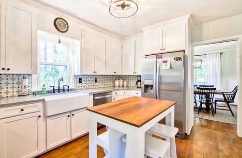Montreat Cottage | Spacious dog-friendly Montreat cottage with firepit, mountain views, & patio