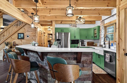 Hanover Cabin | Spacious family cabin with game room and backyard!