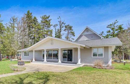 Gaylord House | Spacious Getaway w/Beach & Views on Otsego Lake!