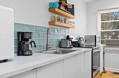 Cherokee Triangle Apartment | Spacious Highlands retreat near Bardstown Road!