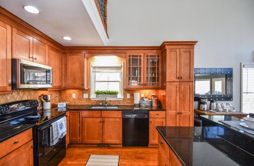 Dawsonville House | Spacious Home Family & Pet Friendly near Wineries and Outlet Mall