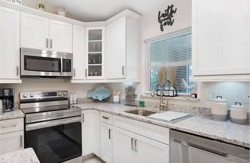 North Port House | Spacious Home near Warm Mineral Springs and Beaches