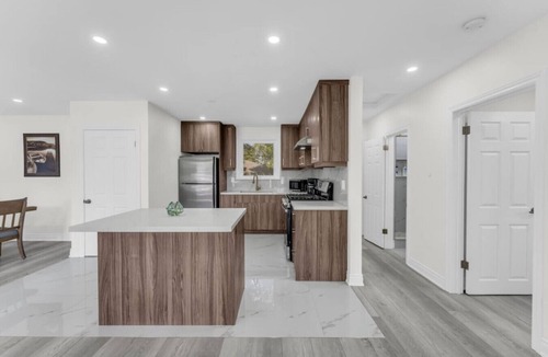 Mount Pleasant Apartment | Spacious home with 6 Beds