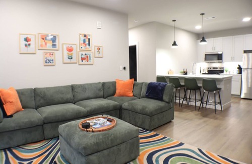 Rogers Apartment | Spacious King Suite Near AMP, Bike Lift & Walmart HQ