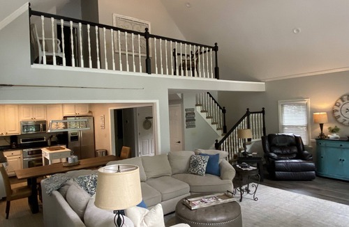 Gumlog House | Spacious Lake Hartwell home with large new dock